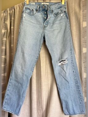 Levi’s Wedgie Straight Jeans 28 Button Fly Light Wash Distressed